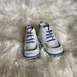 Robeez baby booties. Gray with blue laces and details. Unworn!